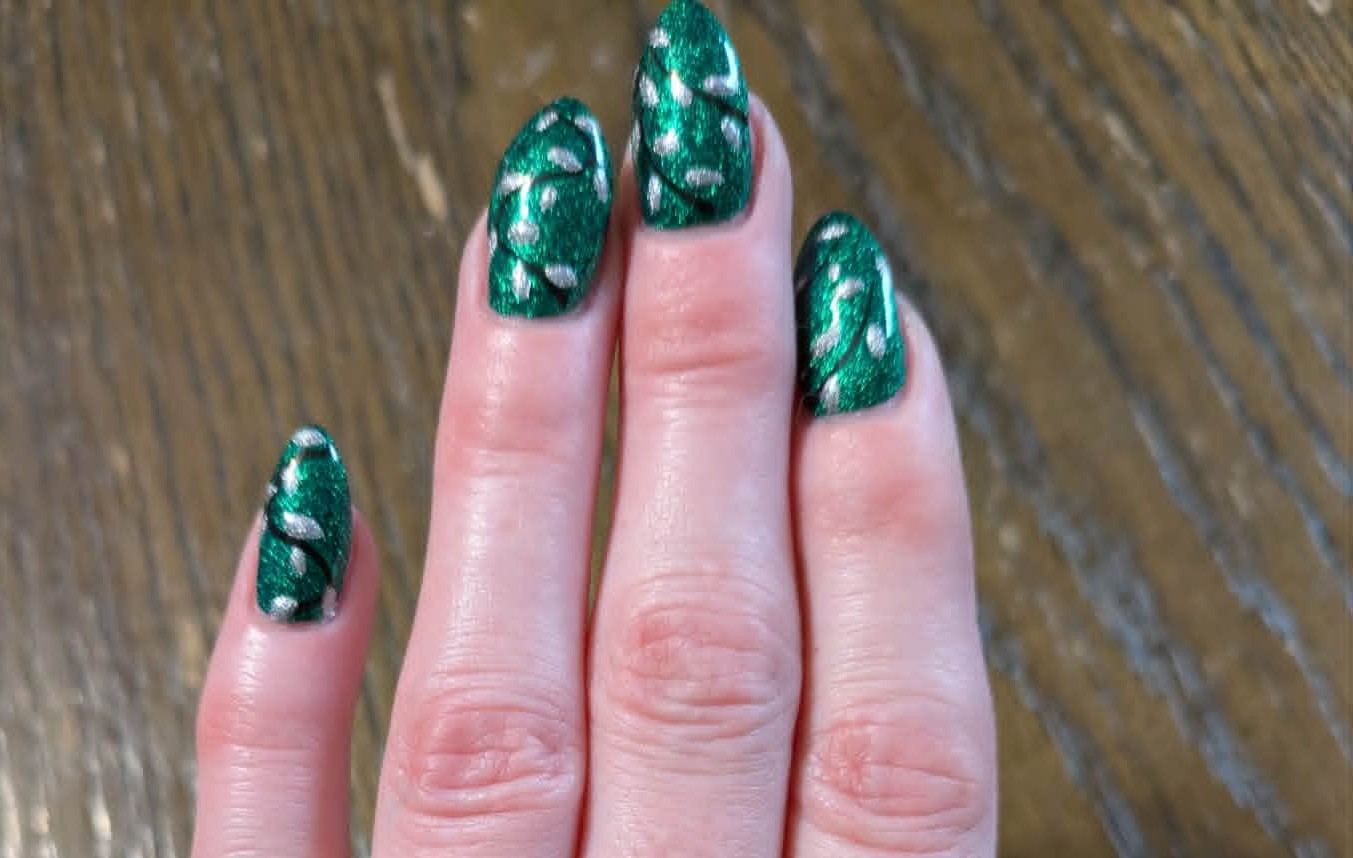 Emerald & Silver Vines — Gel · Nail Art