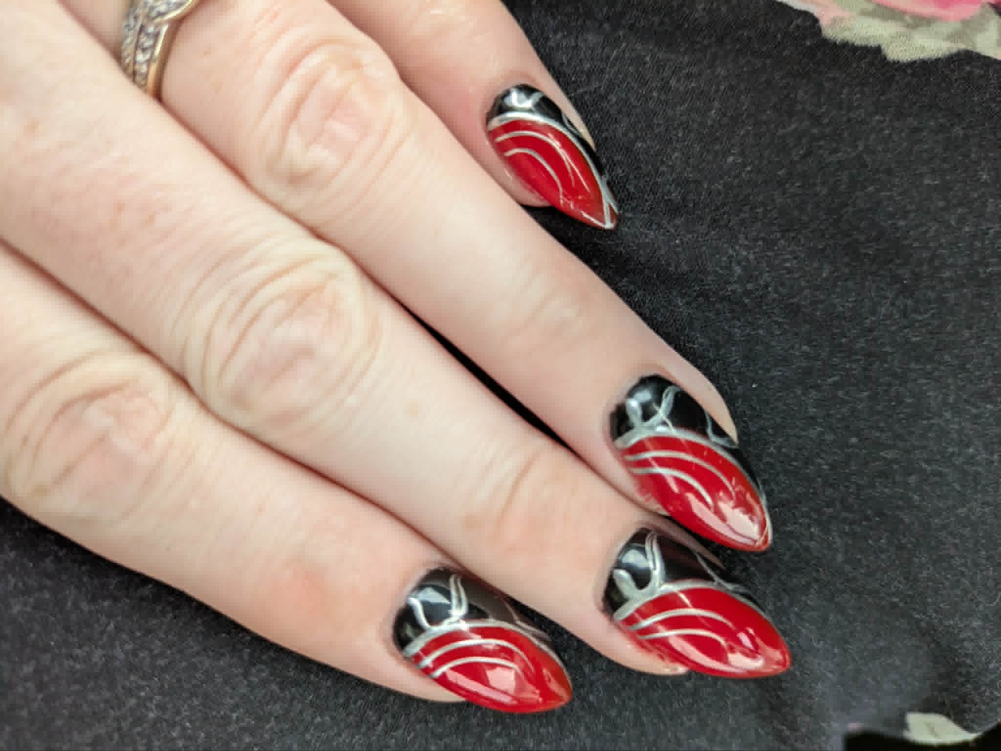 Red & Black Swirl — Gel · Nail Art