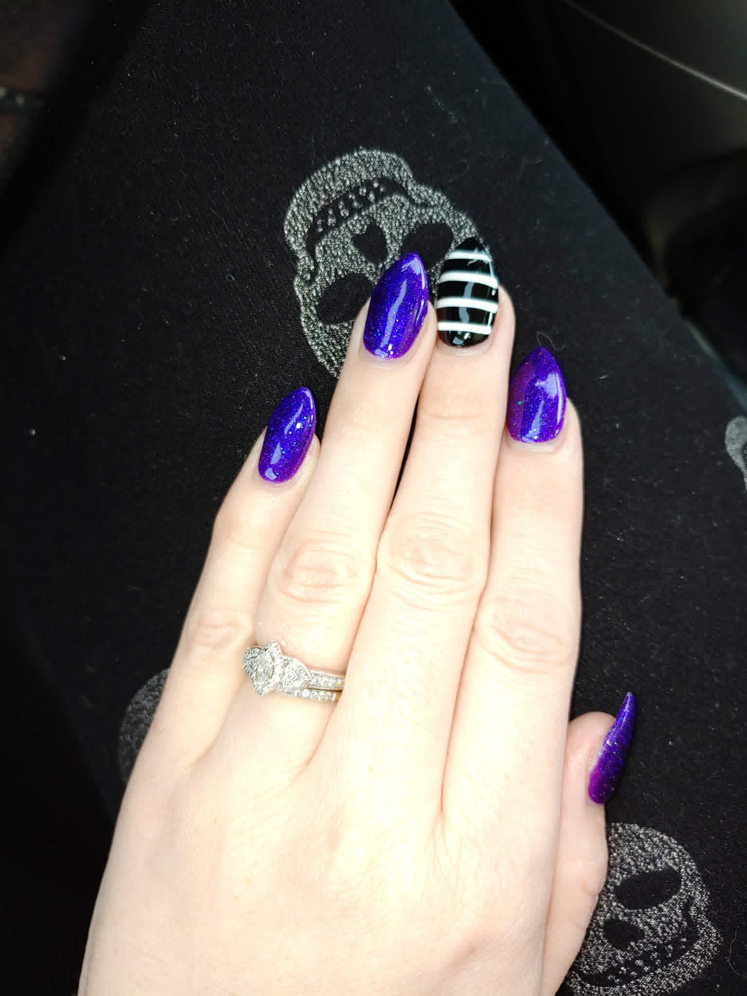 Violet Sparkle Stripes — Glitter · Nail Art